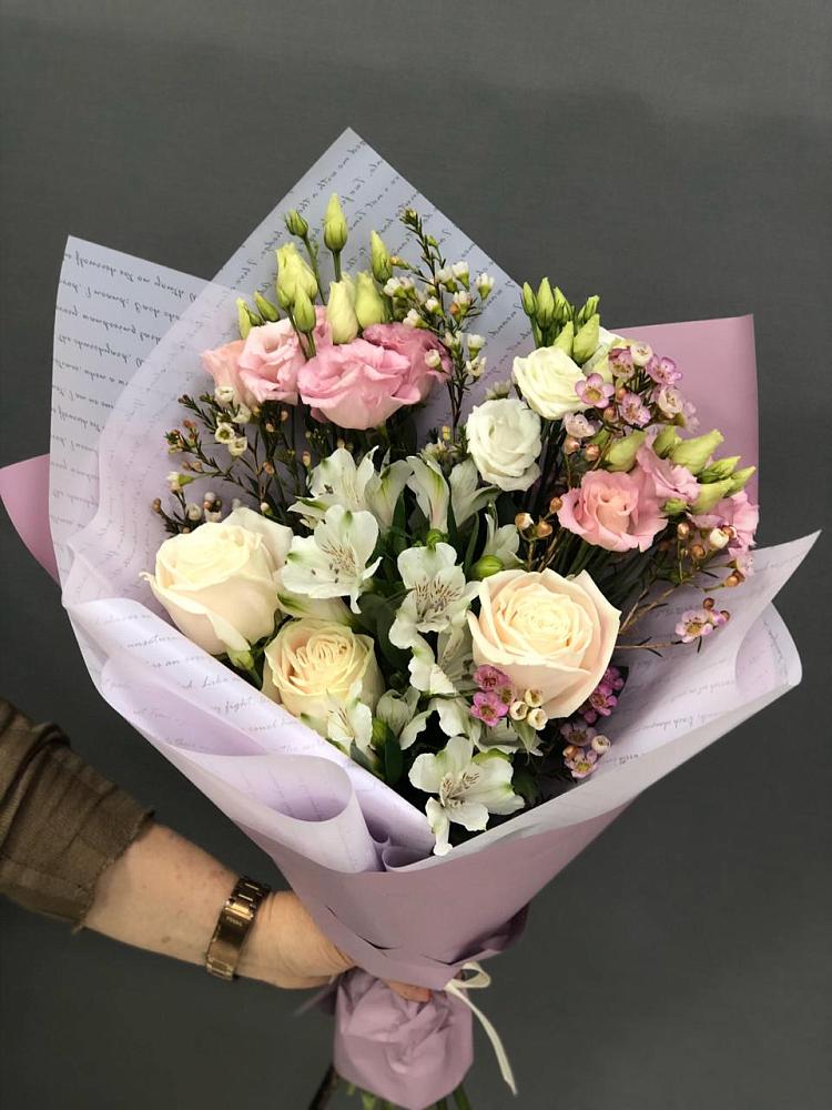 Букет цветов из: Альстромерии, Розы и Лизиантусы в Хатассах