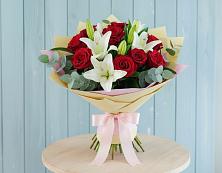 Букет цветов из:  Лилии и Розы в Хатассах