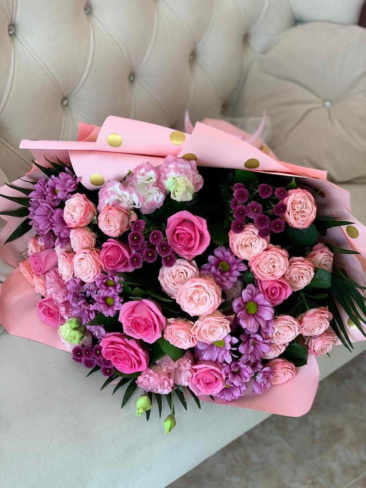 Букет цветов из: Хризантемы, Розы и Лизиантусы в Хатассах