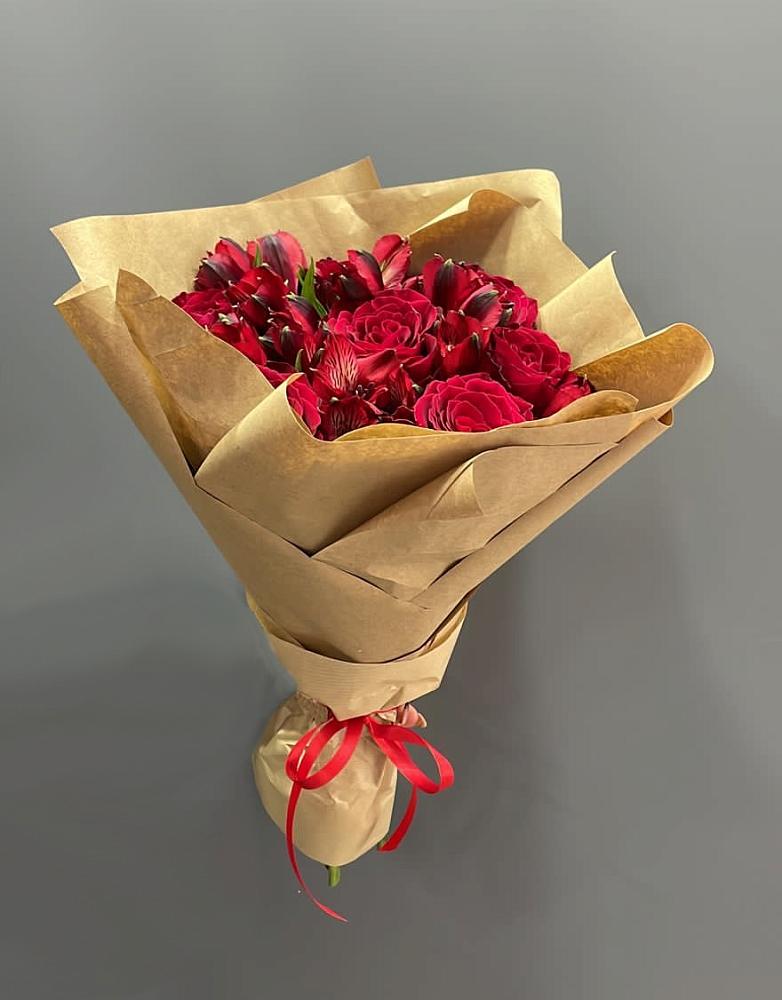 Букет цветов из: Альстромерии и Розы в Хатассах