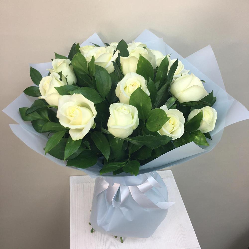 Букет 15 Белых роз Проуд в Хатассах