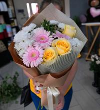 Букет цветов из:  Герберы, Розы и Хризантемы в Хатассах