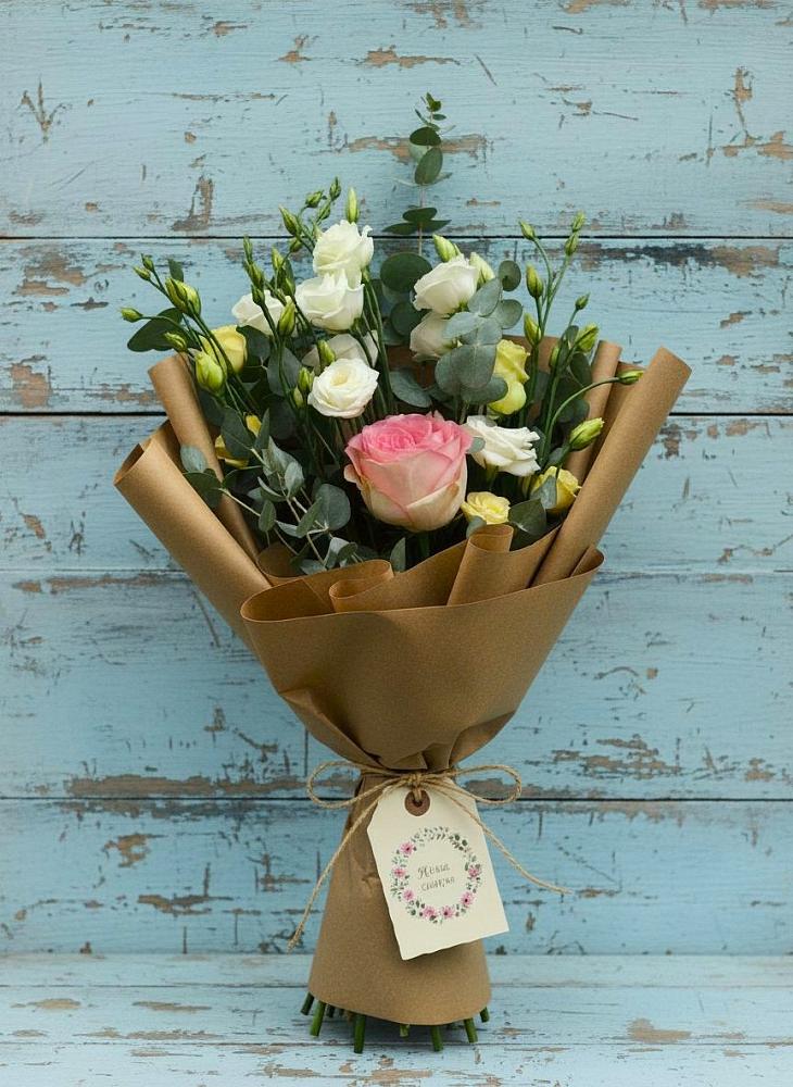 Букет цветов из: Розы и Лизиантусы в Хатассах