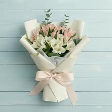 Букет цветов из:  Альстромерии в Хатассах