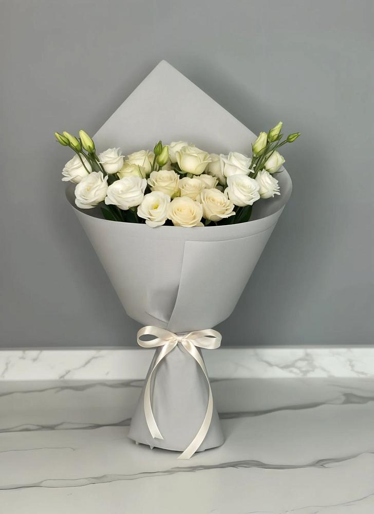 Букет цветов из: Розы и Лизиантусы в Хатассах