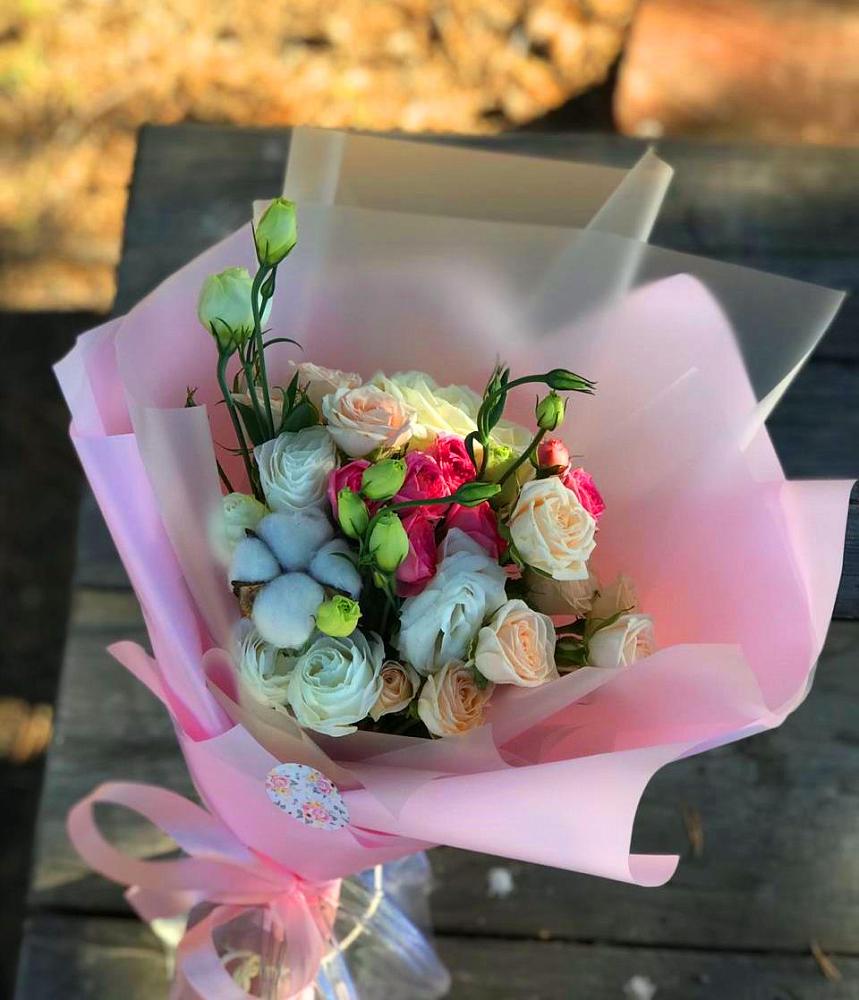 Букет цветов из: Розы и Лизиантусы в Хатассах