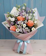 Букет цветов из:  Лизиантусы, Розы, Альстромерии и Гипсофила в Хатассах