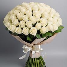 Букет 101 беля роза Белоснежка в Хатассах