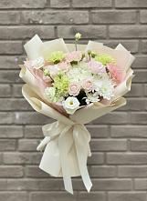 Букет цветов из:  Гвоздики, Розы, Лизиантусы и Хризантемы в Хатассах