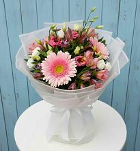 Букет цветов из:  Герберы, Альстромерии и Лизиантусы #REPLACE_PRED# Хатассах