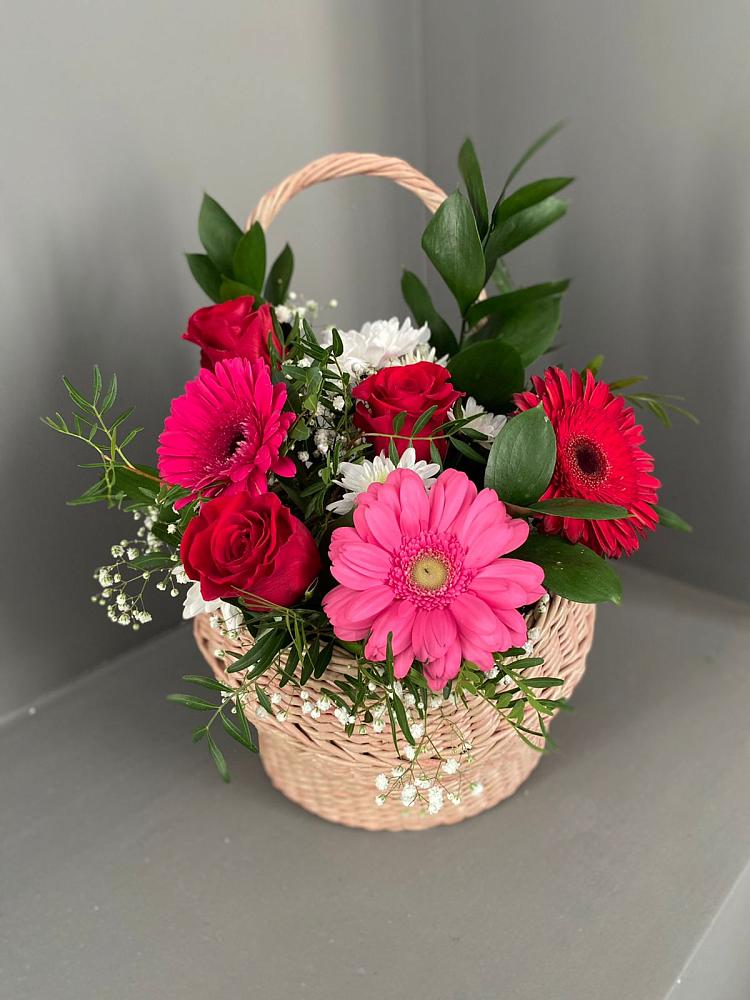 Цветочная композиция из Розы, Хризантемы и Герберы в корзине в Хатассах