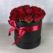Цветочная композиция из Розы в шляпной коробке в Хатассах