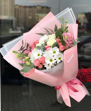 Букет цветов из: Розы, Лизиантусы и Хризантемы в Хатассах
