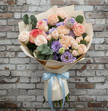 Букет цветов из:  Розы, Лизиантусы и Гвоздики в Хатассах